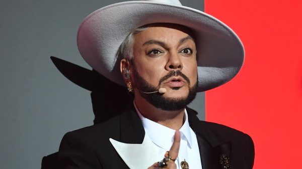 Певец Киркоров проигнорировал просьбу фаната на инвалидном кресле о совместном снимке