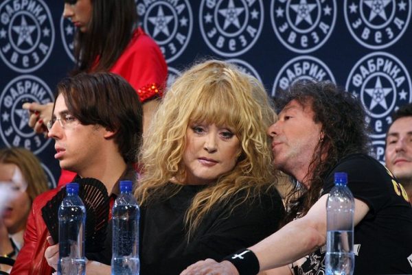 Пугачева показала, что не держит обид на экс-возлюбленного — она поздравила его жену в соцсетях