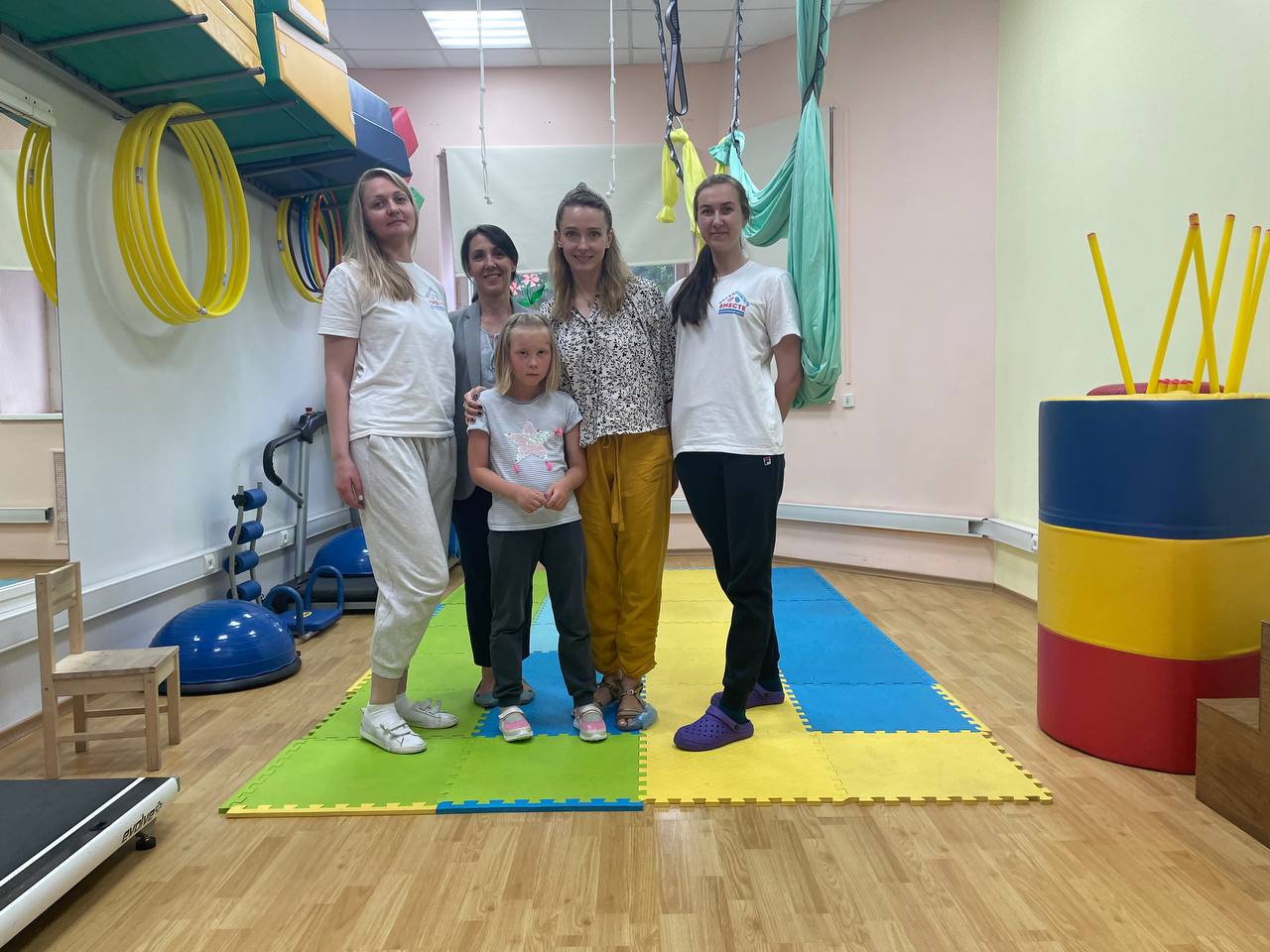 Актриса Алиса Сапегина навестила подопечных фонда «Гольфстрим»