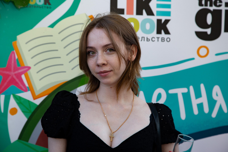 Арина Данилова, Тема Пименов и другие блогеры посетили летнюю вечеринку сайта theGirl и издательства Like Book