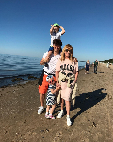 Галкин* уехал в Юрмалу вместе с Пугачевой и детьми — первое фото