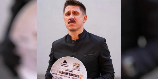 Комик Батрутдинов с густыми усами появился на съемках «Бедного олигарха 2»