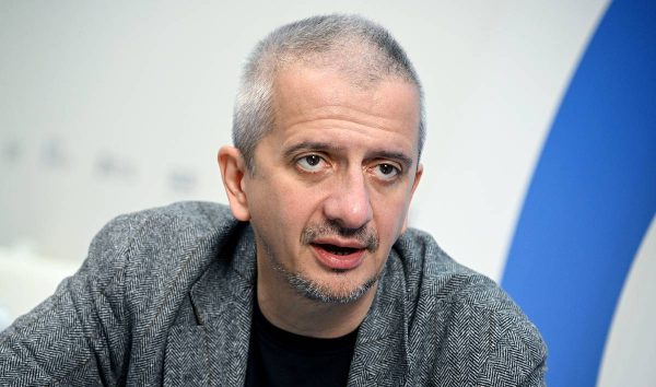 Константин Богомолов обвинил уехавших актеров в лицедействе