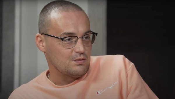 «Никаких романтических действий»: совместный отдых Айзы и Гуфа вывел из себя Королеву