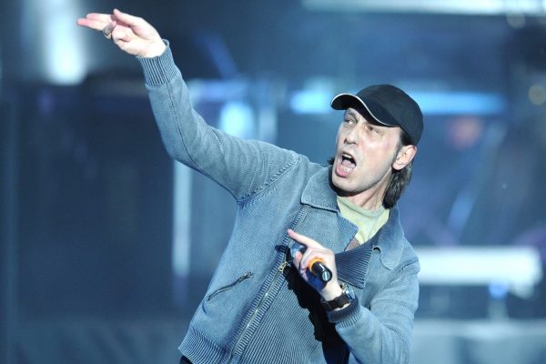 Николай Носков после двух инсультов дал большой сольный концерт в Москве