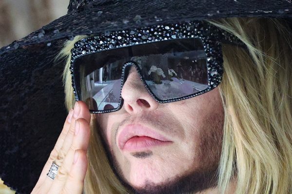 «Работаю на стройке»: Приемный сын Зверева рассказал о своей судьбе