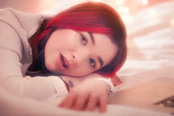 Росмолодежь «запретила» песню Швец на трех платформах