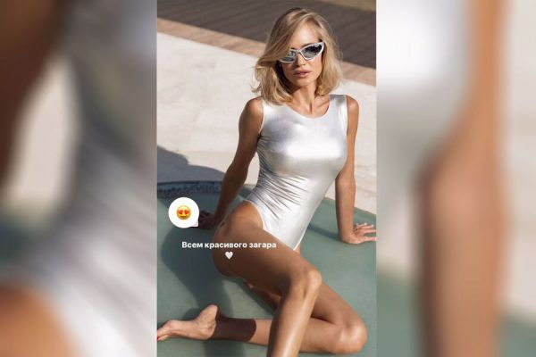 37-летняя Глюкоза показала фигуру в серебряном купальнике