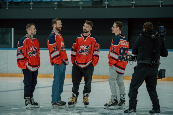 AQACC83RRaxMDYk84v7am0KjAJVmpOdiKhCJTUJL0TOSxEbtk9TktF0Dh0wo20x_-8UsLKYN1YMd3plTcZ75c5Hpy6k Звезды «Молодежки» воссоединятся спустя 10 лет Актеры популярного сериала о хоккейной команде расскажут, как проект изменил их жизнь