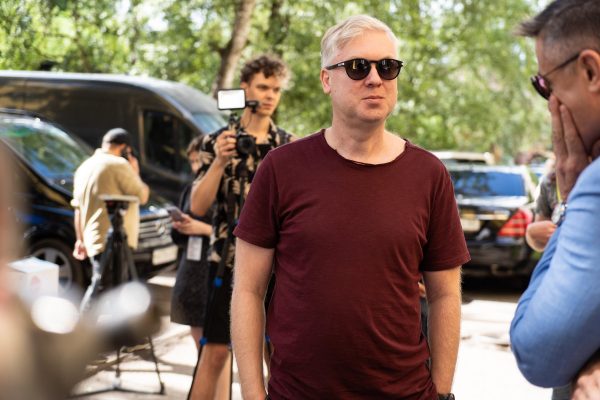 AQACMlS6x_Z8GSVXanbVudAYIqwCBmQ-9QCVsIUMrfxn7sjzWzc8qAHMVNXC0e9nh5SKHX9WNbv8UtBiWFKVyPPSDeg Светлаков работает над новым сериалом с Судзиловской Шоумен приступил к съемкам нового комедийного проекта