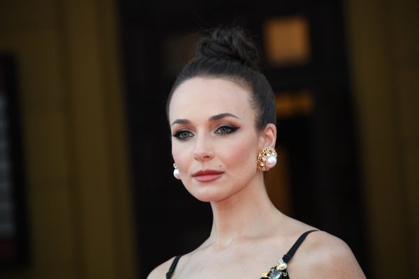 Курьер похитил дорогую бижутерию звезды сериалов «Фишер» и «Два холма» Анны Снаткиной