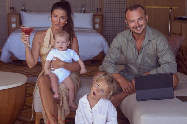 Муж Нюши преподнес певице романтический подарок в день рождения