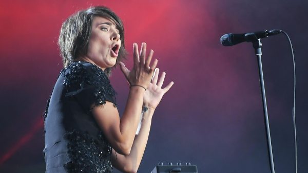 Организатор концерта Земфиры* обвинила ее в вандализме