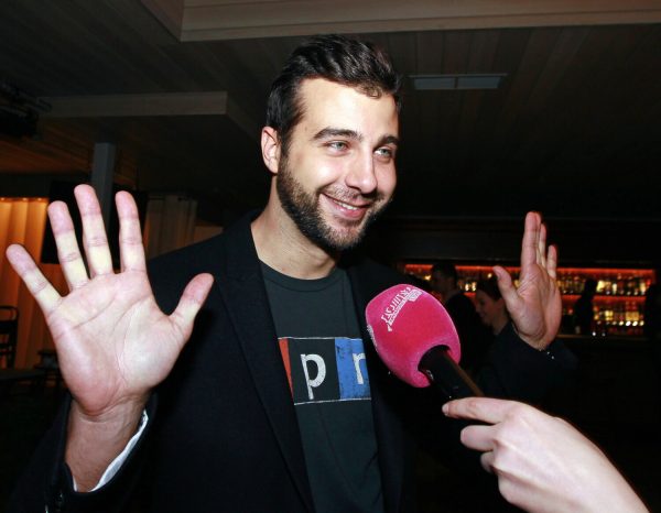 Пиар-директор отца Урганта Романова заявила, что телеведущий находится в Москве