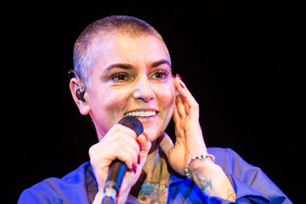 Тысячи людей пришли проститься с певицей Шинейд О’Коннор