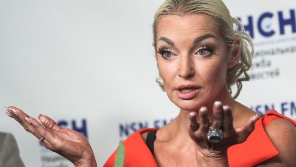 Волочкова прокомментировала конфликт певицы Славы и хирурга Хайдарова