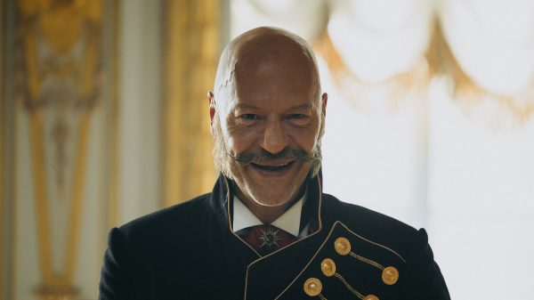 Бондарчук играет «стареющего бандита» в сериале: первые кадры Актер снимается в драме о публичном доме «Чистые»