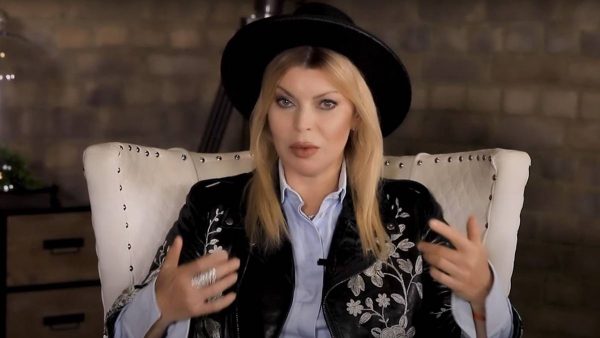 «Много уже потеряла»: Лада Дэнс впервые появилась на телевидении после ДТП