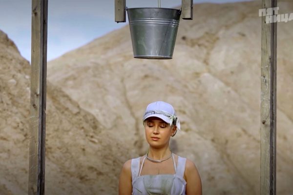 Певица Клава Кока искупалась в помоях на шоу «Сердце Клавы»