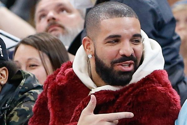 Рэпер Дрейк пообещал оплатить фанатам медовый месяц на островах