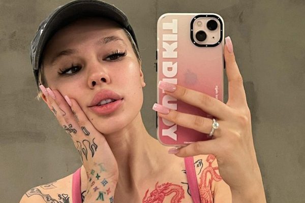 Рэперша Инстасамка пригрозила Mia Boyka судом из-за хита «За деньги — да»