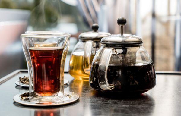 У-САМОВАРА-КАКОЙ-ЧАЙ-ЛЮБЯТ-РОССИЯНЕ