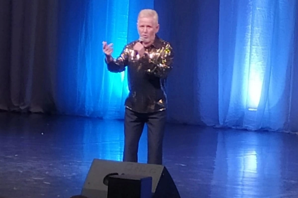 В 53 года умер российский юморист Вячеслав Цветной