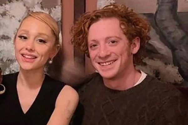 Ариану Гранде снова засняли на свидании с Губкой Бобом