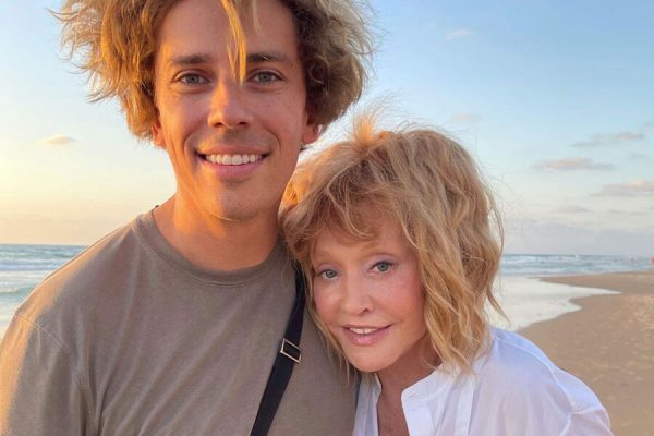 Галкина* заметили на Кипре с дочкой после слухов о переезде