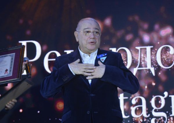 Петросян выступил на сцене впервые за долгое время