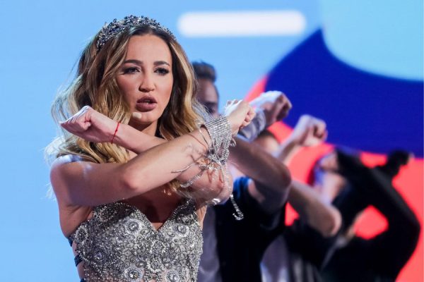 Певица Бузова выпустила клип, где целуется с актером Бондаренко