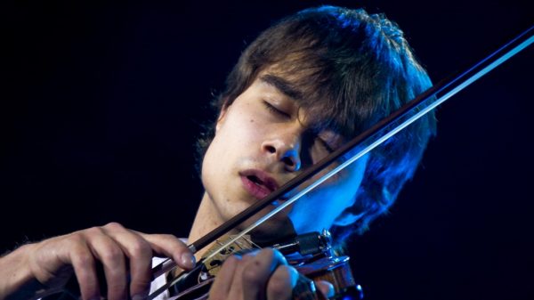 Победитель «Евровидения» пожаловался на преследование поклонницы