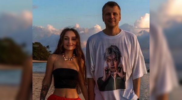 Слава Комиссаренко разводится с женой-вэбкамщицей после двух недель брака