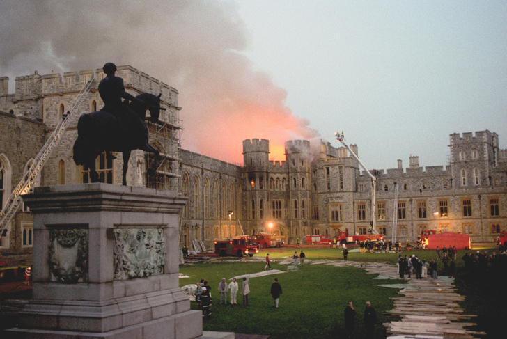 Виндзоры в огне не горят: как пожар 1992 года едва не лишил королеву Елизавету II дома и семьи