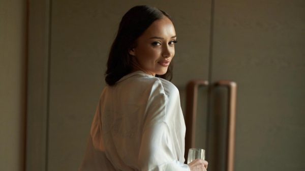 Жена Комиссаренко высказалась о своем прошлом