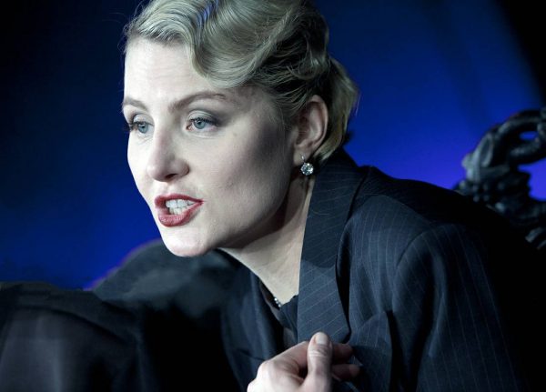 56-летняя Рената Литвинова опубликовала фото в откровенном образе