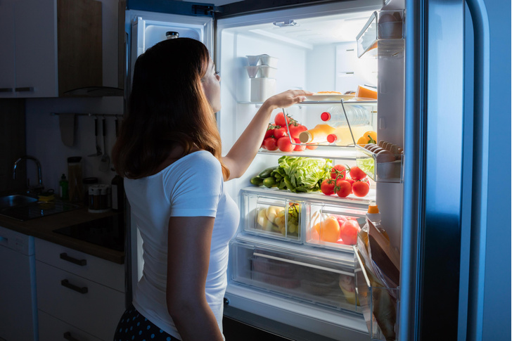 7 предметов, которые опасно ставить на холодильник