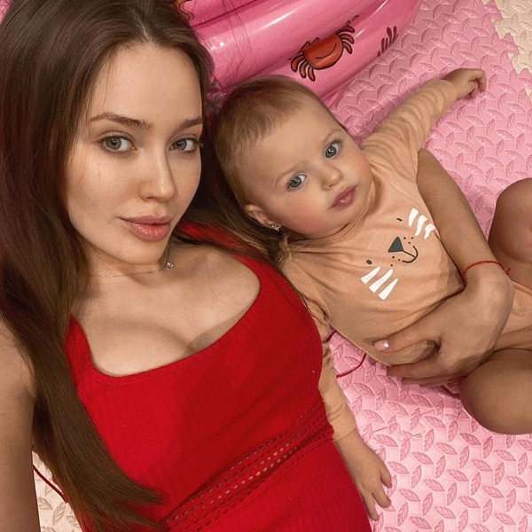 Беременная Анастасия Костенко боится, что родит еще одного сына, который будет много есть