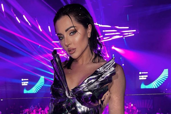 Блогершу Чиковани прооперировали из-за пореза ноги на шоу «Последний герой»