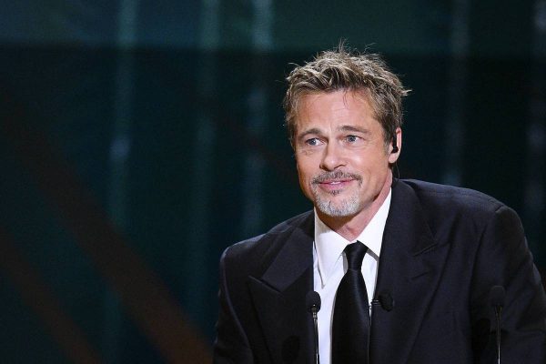 Брэд Питт вышел в свет с новой возлюбленной