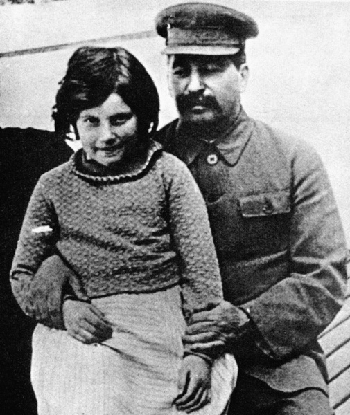 Юная Светлана Аллилуева и Иосиф Сталин