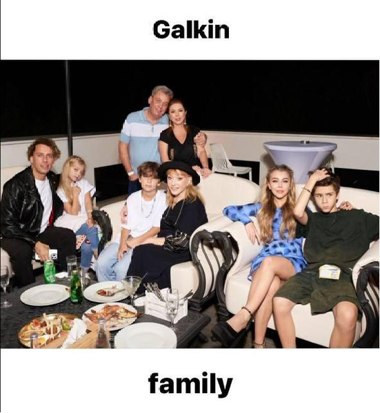 Пугачева воссоединилась с семьей на Кипре — фото