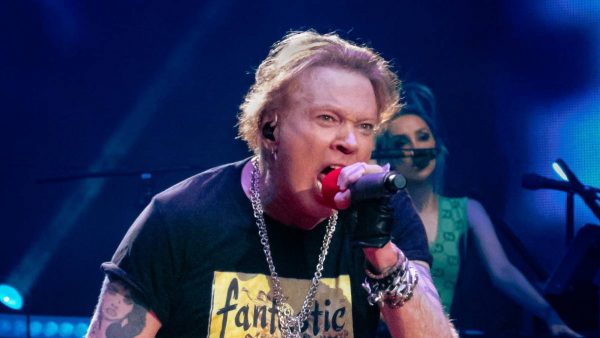 Солиста Guns N’ Roses Роуза обвинили в изнасиловании