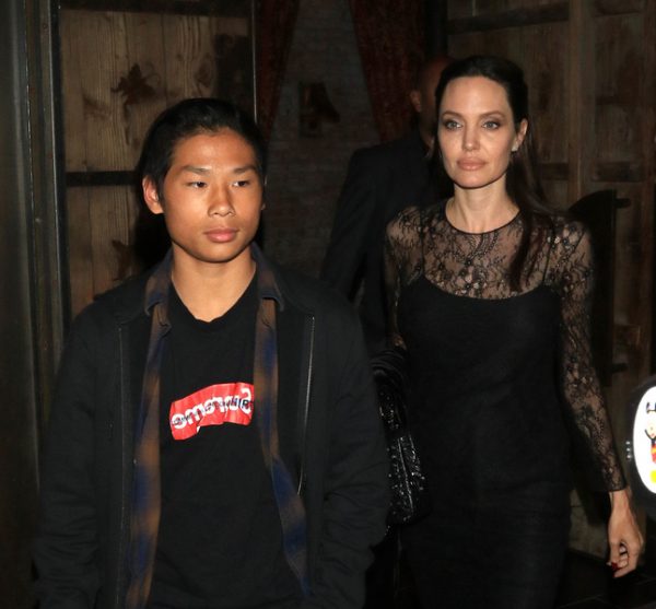 Тихоня-заговорщик: какая детская травма заставляет среднего сына Джоли прятаться в тени