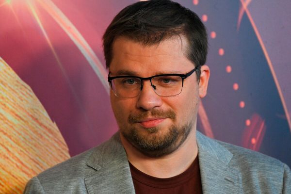 Гарик Харламов написал письмо к Деду Морозу и высмеял свой развод с Асмус