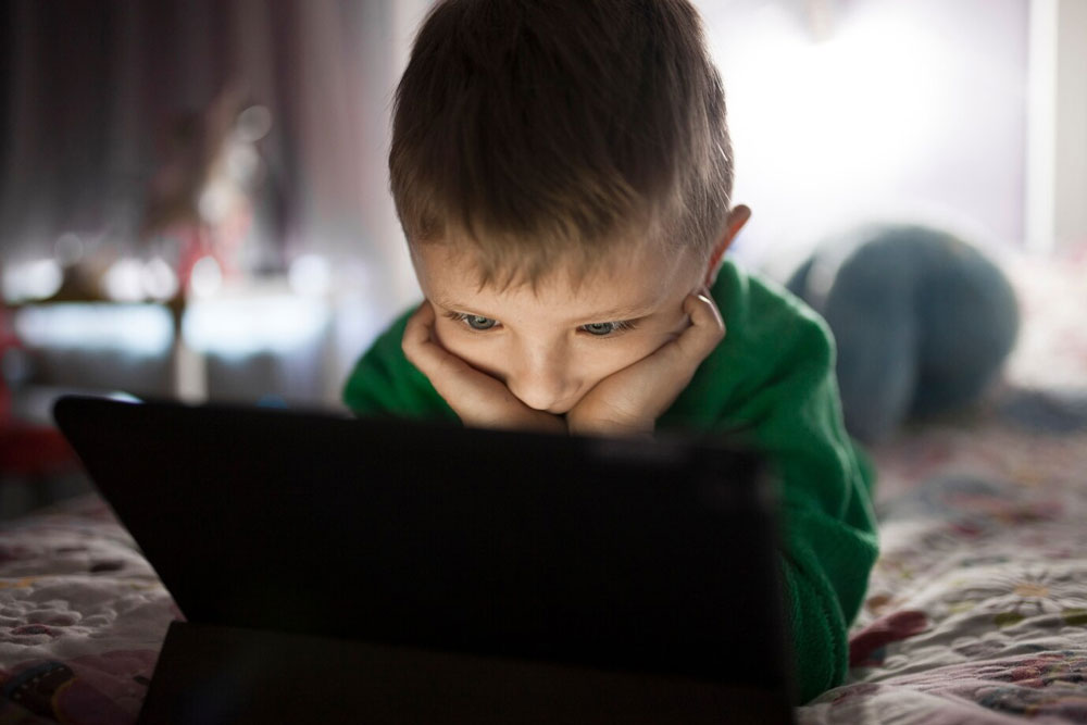 помочь-ребенку-справиться-с-травлей-в-интернете