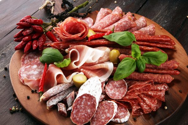 Какие мясные продукты должны стоять на столе в Новом году, чтобы задобрить Дракона
