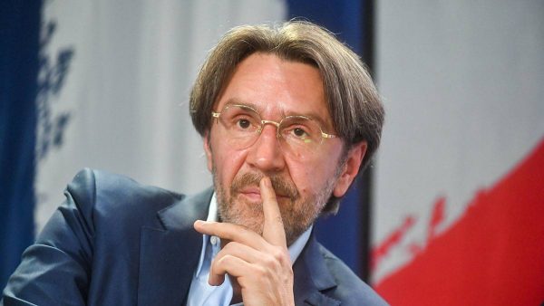 «Ни попить, ни чихнуть»: Вокс рассказала об опыте музыкальной работы со Шнуровым