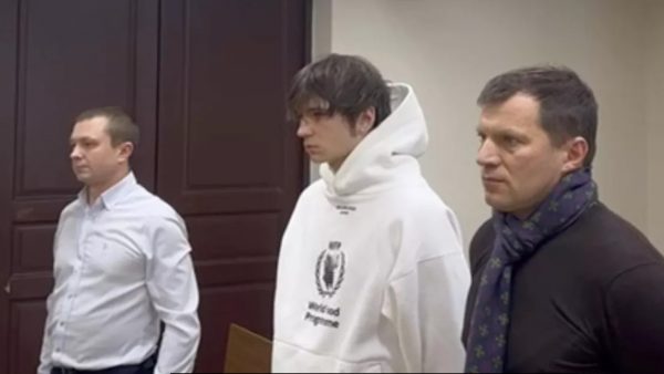 Суд отказался отменять арест рэперу Vacío за «голую» вечеринку у Ивлеевой