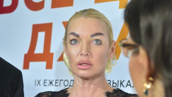 «Хамство»: интернет-пользователи осудили Волочкову за видео с фейковым Путиным